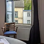 1711 Hotel