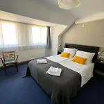 1711 酒店 3*